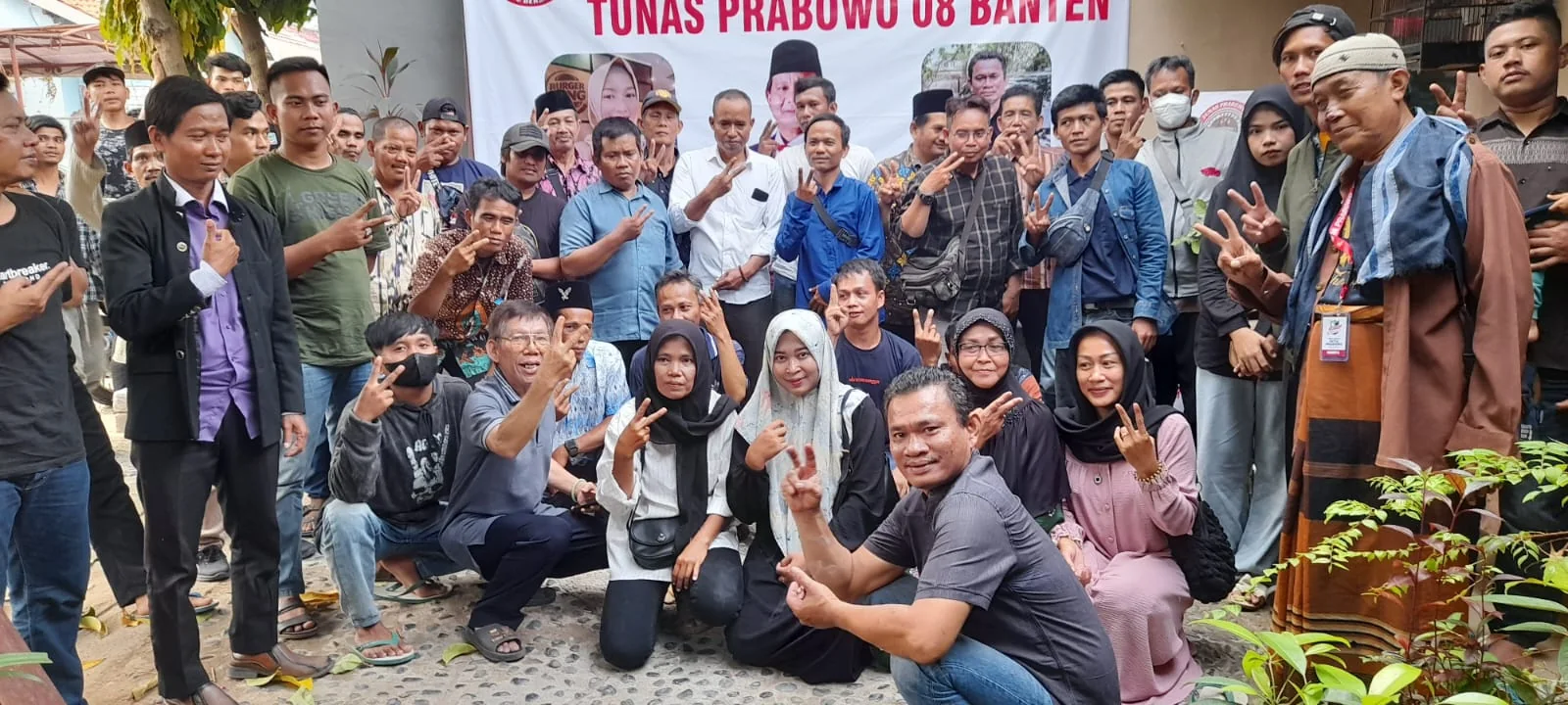 Dokumentasi pengurus dan relawan Tunas Prabowo 08 Banten